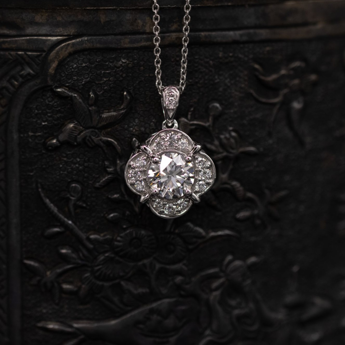 Flower of love 1 carats center